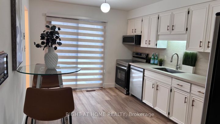 Photo 8 at 51 Burnt Bark Drive, Steeles, Toronto