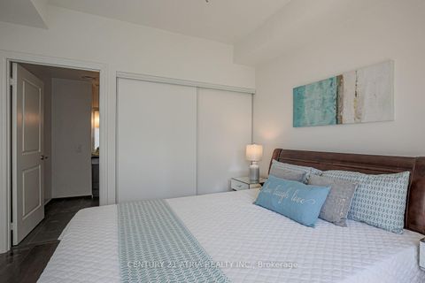 Photo 17 at 2002 - 8 The Esplanade Avenue, Waterfront Communities C1, Toronto