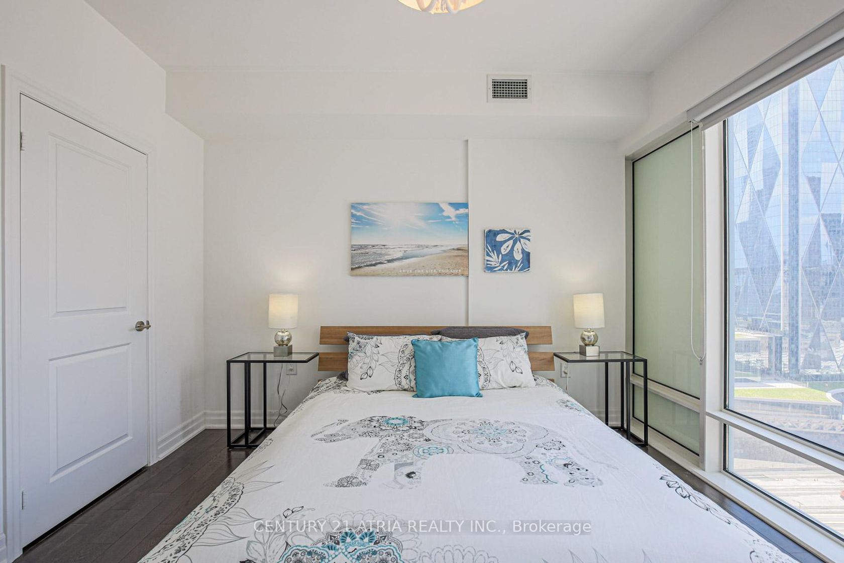 2002 - 8 The Esplanade Avenue, Waterfront Communities C1, Toronto photo number 2