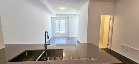 Photo 6 at TH 200 - 141 Honeycrisp Crescent, Concord, Vaughan