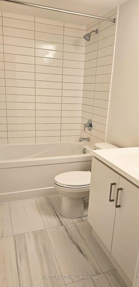 Photo 11 at TH 200 - 141 Honeycrisp Crescent, Concord, Vaughan