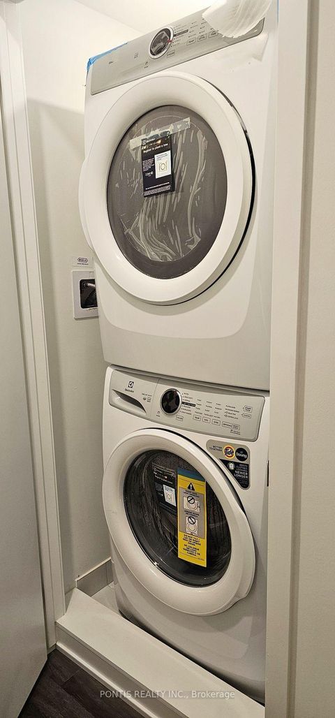 Photo 12 at TH 200 - 141 Honeycrisp Crescent, Concord, Vaughan