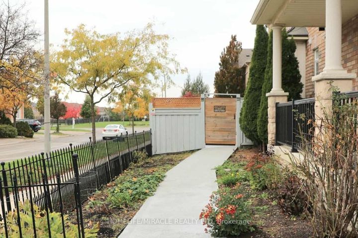 Photo 3 at 243 Venice Gate Drive, Vellore Village, Vaughan