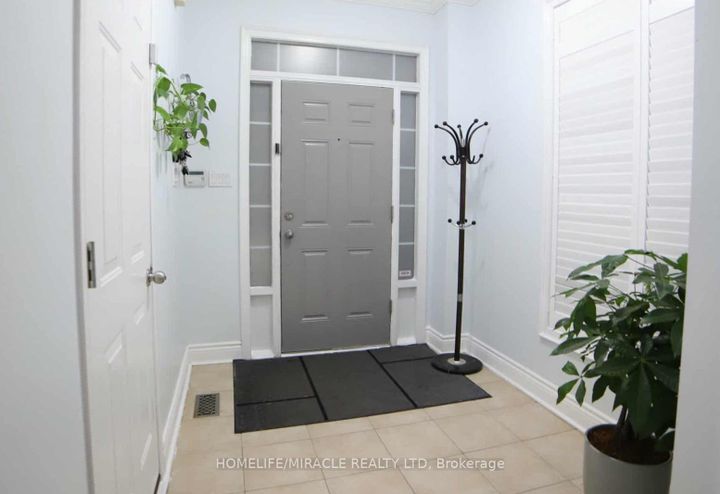 Photo 7 at 243 Venice Gate Drive, Vellore Village, Vaughan