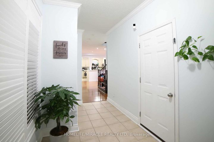 Photo 9 at 243 Venice Gate Drive, Vellore Village, Vaughan