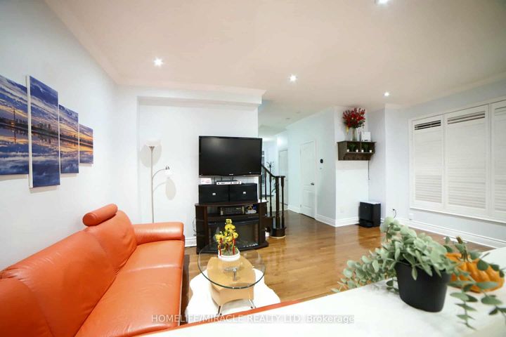 Photo 13 at 243 Venice Gate Drive, Vellore Village, Vaughan