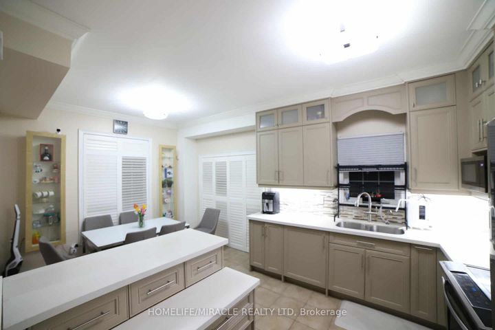 Photo 17 at 243 Venice Gate Drive, Vellore Village, Vaughan