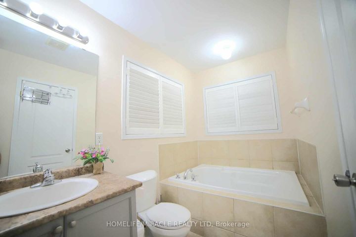 Photo 24 at 243 Venice Gate Drive, Vellore Village, Vaughan