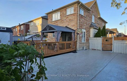 Photo 4 at 243 Venice Gate Drive, Vellore Village, Vaughan