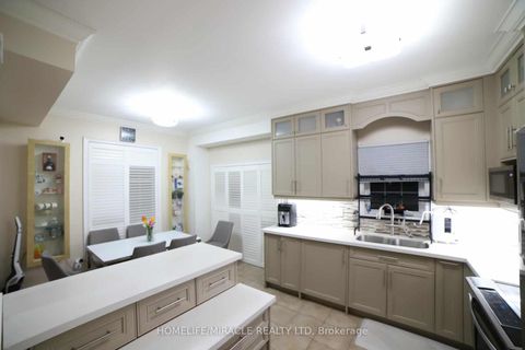 Photo 17 at 243 Venice Gate Drive, Vellore Village, Vaughan