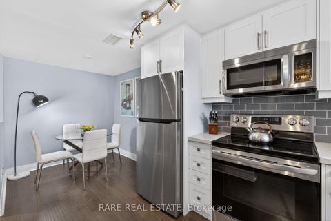 Photo 2 at 702 - 1801 Bayview Avenue, Leaside, Toronto