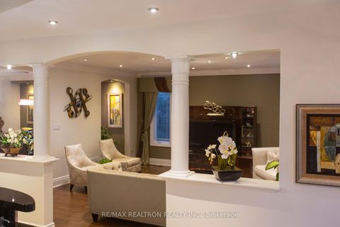 Photo 1 at 35 VANDERVOORT Drive, Jefferson, Richmond Hill