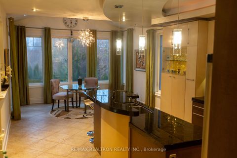 Photo 5 at 35 VANDERVOORT Drive, Jefferson, Richmond Hill