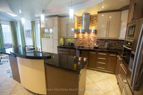 Photo 7 at 35 VANDERVOORT Drive, Jefferson, Richmond Hill