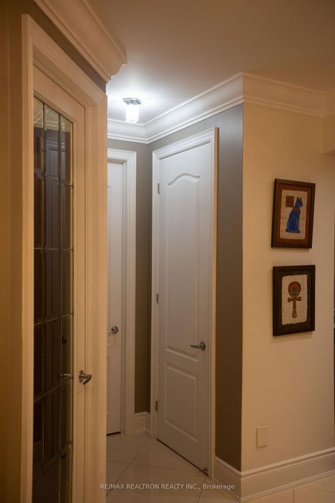 Photo 8 at 35 VANDERVOORT Drive, Jefferson, Richmond Hill