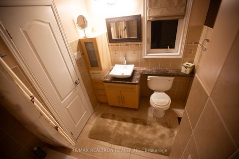 Photo 15 at 35 VANDERVOORT Drive, Jefferson, Richmond Hill