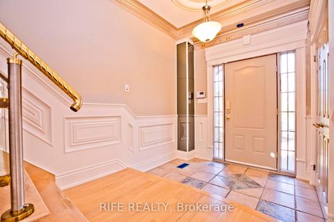 Photo 2 at 573 Old Orchard Grove, Nortown, Toronto