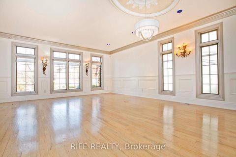 Photo 4 at 573 Old Orchard Grove, Nortown, Toronto