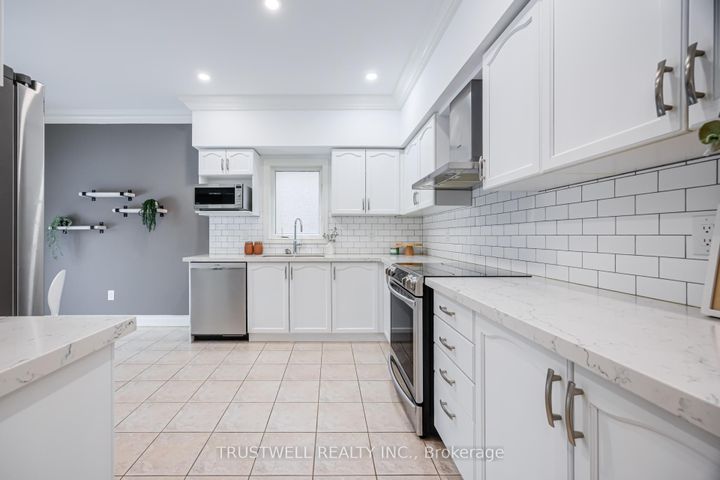 Photo 7 at 467 Pleasant Ridge Avenue, Patterson, Vaughan