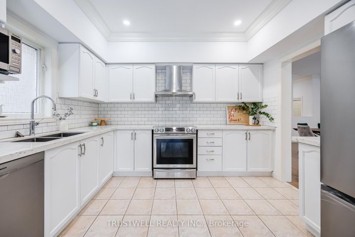 Photo 8 at 467 Pleasant Ridge Avenue, Patterson, Vaughan