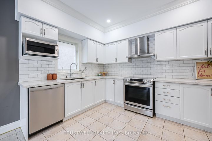 Photo 9 at 467 Pleasant Ridge Avenue, Patterson, Vaughan