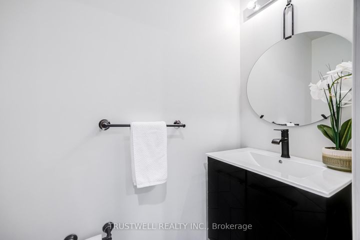 Photo 10 at 467 Pleasant Ridge Avenue, Patterson, Vaughan