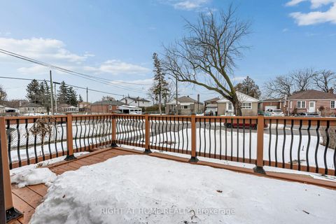 Photo 4 at 5 Hollingworth Drive, Dorset Park, Toronto