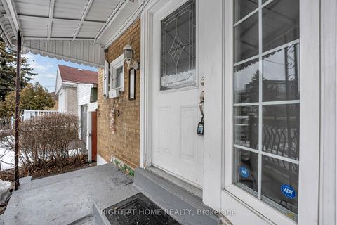 Photo 5 at 5 Hollingworth Drive, Dorset Park, Toronto