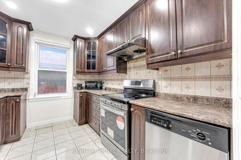 Photo 12 at 5 Hollingworth Drive, Dorset Park, Toronto