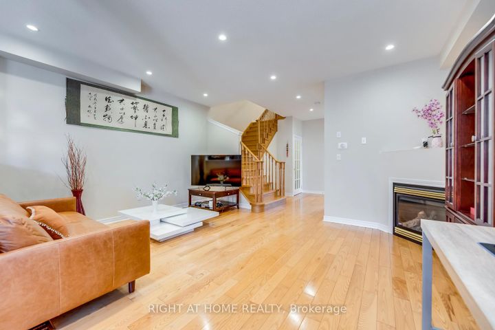 Photo 10 at 3402 Fountain Park Avenue, Churchill Meadows, Mississauga