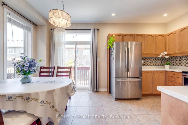 Photo 11 at 3402 Fountain Park Avenue, Churchill Meadows, Mississauga