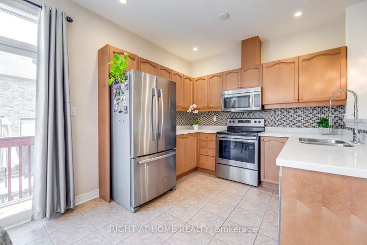 Photo 15 at 3402 Fountain Park Avenue, Churchill Meadows, Mississauga