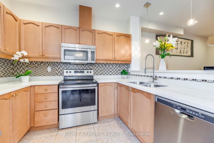 Photo 16 at 3402 Fountain Park Avenue, Churchill Meadows, Mississauga