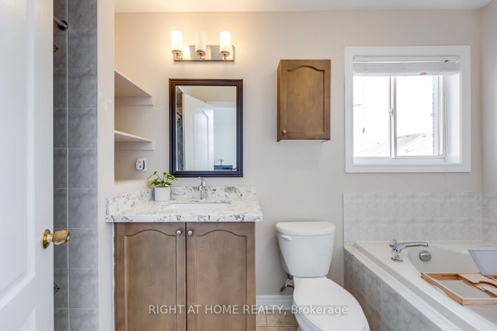 Photo 25 at 3402 Fountain Park Avenue, Churchill Meadows, Mississauga