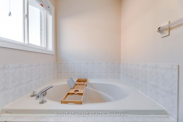 Photo 26 at 3402 Fountain Park Avenue, Churchill Meadows, Mississauga