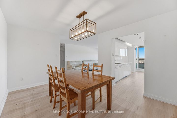 Photo 9 at 1107 - 22 Hanover Road, Queen Street Corridor, Brampton