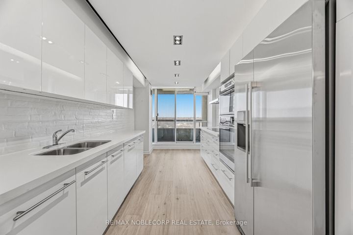 Photo 10 at 1107 - 22 Hanover Road, Queen Street Corridor, Brampton