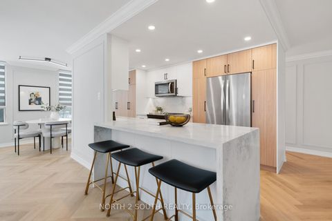 Photo 13 at 7 townsgate Drive, Yorkhill, Vaughan