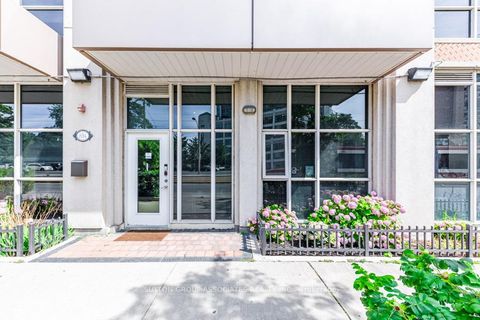 Photo 1 at 110 - 628 Fleet Street, Niagara, Toronto