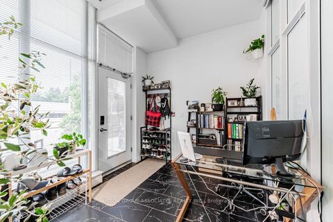 Photo 4 at 110 - 628 Fleet Street, Niagara, Toronto