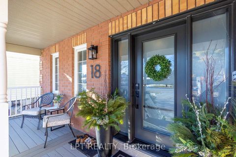 Photo 5 at 18 Canal Street, Keswick South, Georgina