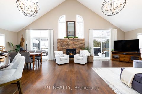 Photo 9 at 18 Canal Street, Keswick South, Georgina