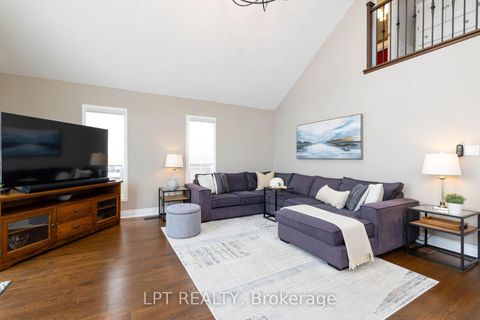 Photo 10 at 18 Canal Street, Keswick South, Georgina