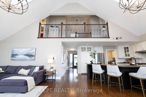 Photo 11 at 18 Canal Street, Keswick South, Georgina