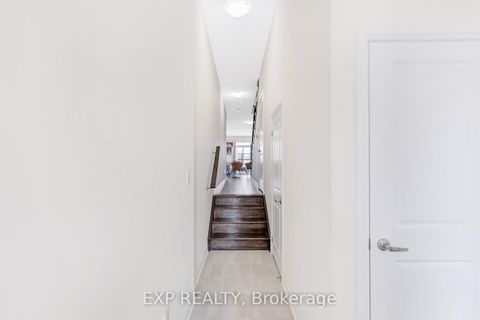 Photo 3 at 122 Turnberry Lane, Painswick South, Barrie