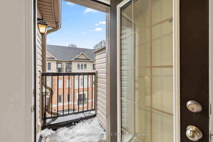 Photo 10 at 264 - 33 Glenstal Path, Windfields, Oshawa