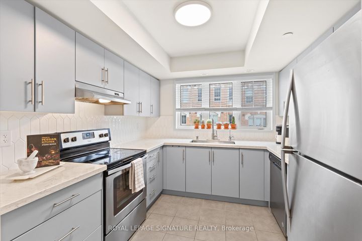 Photo 11 at 264 - 33 Glenstal Path, Windfields, Oshawa