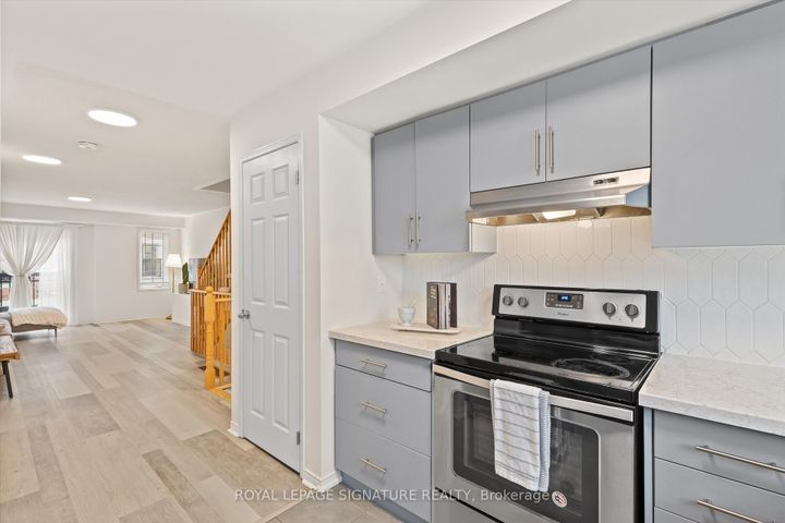 Photo 12 at 264 - 33 Glenstal Path, Windfields, Oshawa