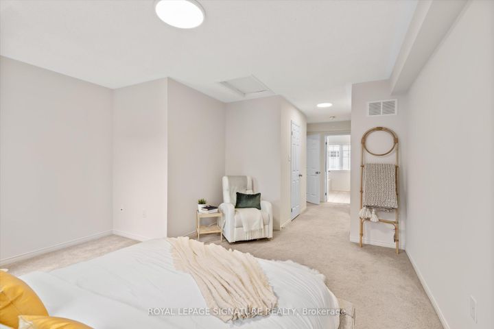 Photo 17 at 264 - 33 Glenstal Path, Windfields, Oshawa