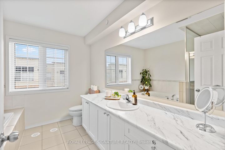 Photo 19 at 264 - 33 Glenstal Path, Windfields, Oshawa